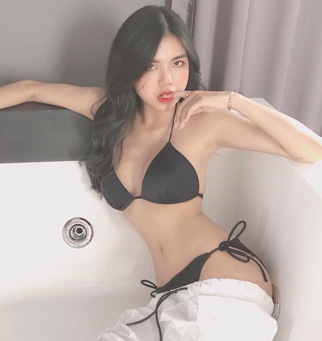 Mai Dora lộ ảnh nóng