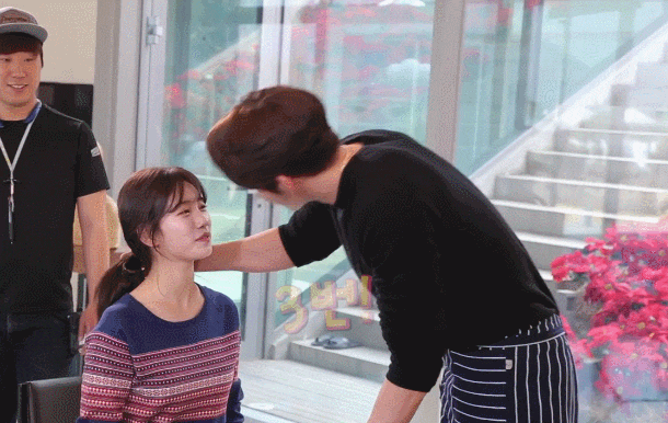 수지랑 키스신 연습하는 김우빈.gif | 인스티즈