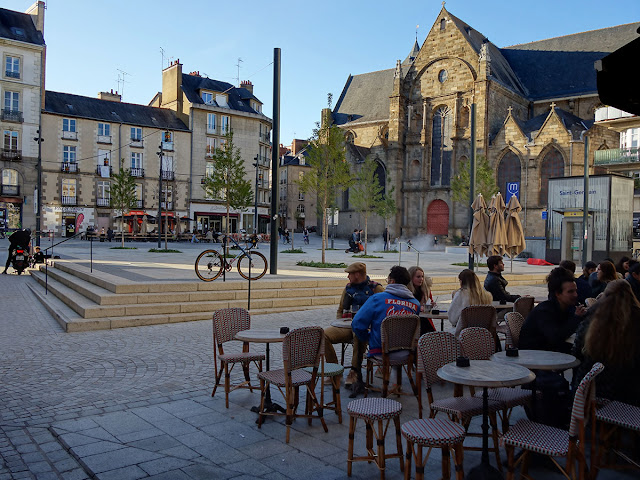 La Place Saint-Germain telle qu'elle se découvre en venant de la rue des Francs Bourgeois - 22 Octobre 2021