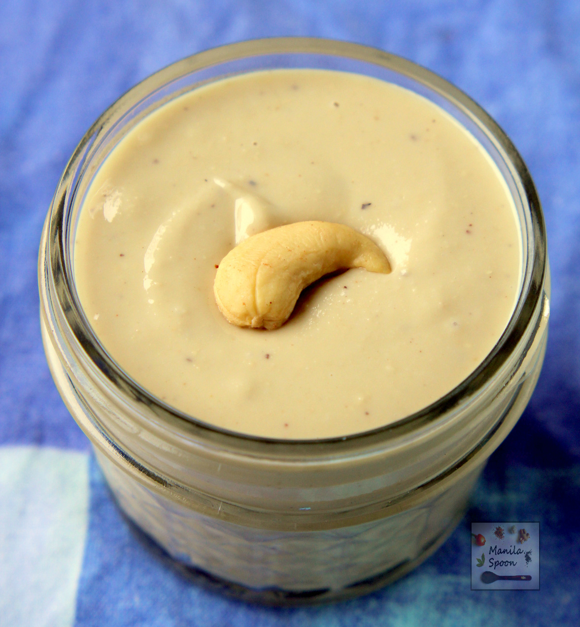 Just 2 ingredients to make your own all-natural, very tasty and super creamy Cashew Butter. Gluten-free, vegan, low-carb, paleo-friendly and so easy to make! | manilaspoon.com