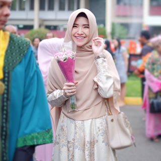 Angella Fransisca, Hijaber Cantik Yang Sukses Dengan Bisnisnya