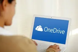 كيفية تخزين الملفات على OneDrive في ويندوز 10