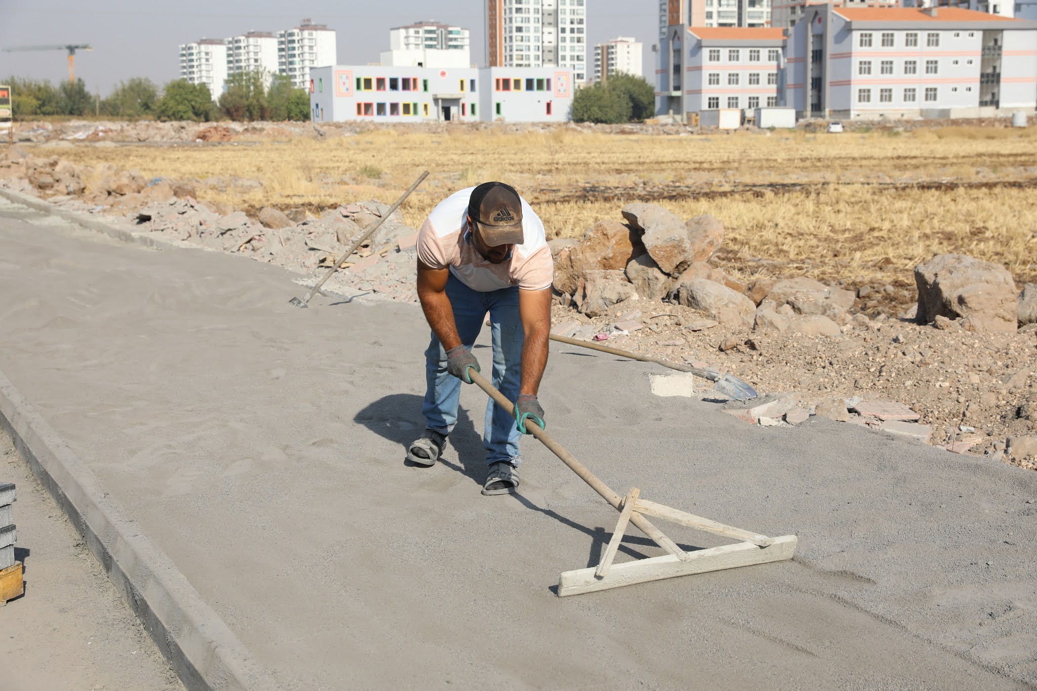 Mastfroş Caddesinde çalışmalar devam ediyor