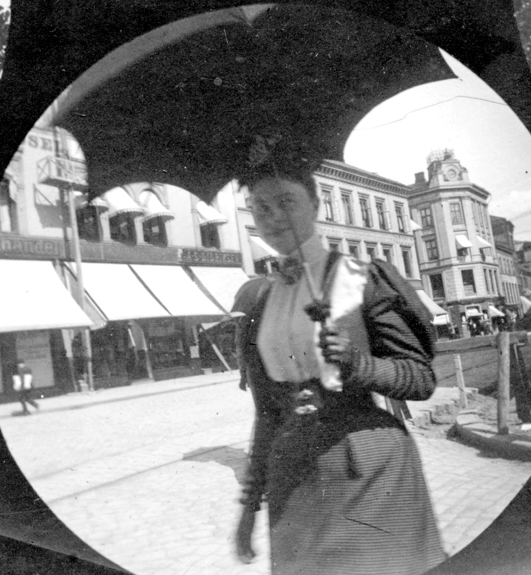 A Norwegian Student Used an Early Spy Camera to Take Candid Street Scenes of Oslo in the 1890s - 99