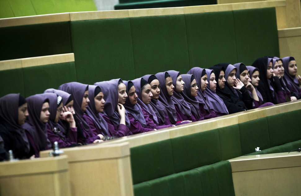 30 Beautiful Pictures Of Girls Going To School Around The World - Iran