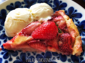 #pullantuoksuinenkoti #pancake #pannukakku #mansikka #mansikkapannukakku #kesäinenjälkiruoka #pannari #mansikkapannari #kesä #pancake #strawberry #baking #summerbaking #strawberrytime #mansikkaleivonnainen