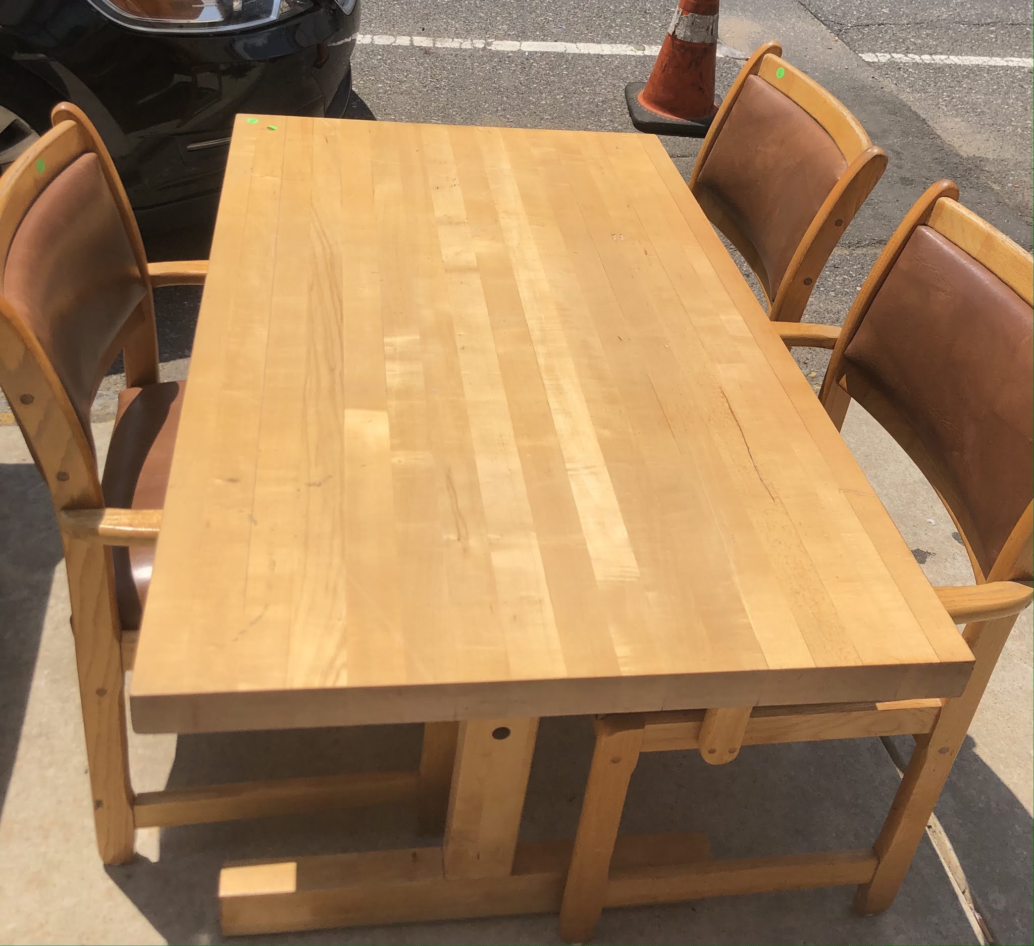 Uhuru Furniture & Collectibles 488042 Butcher Block Table and 3