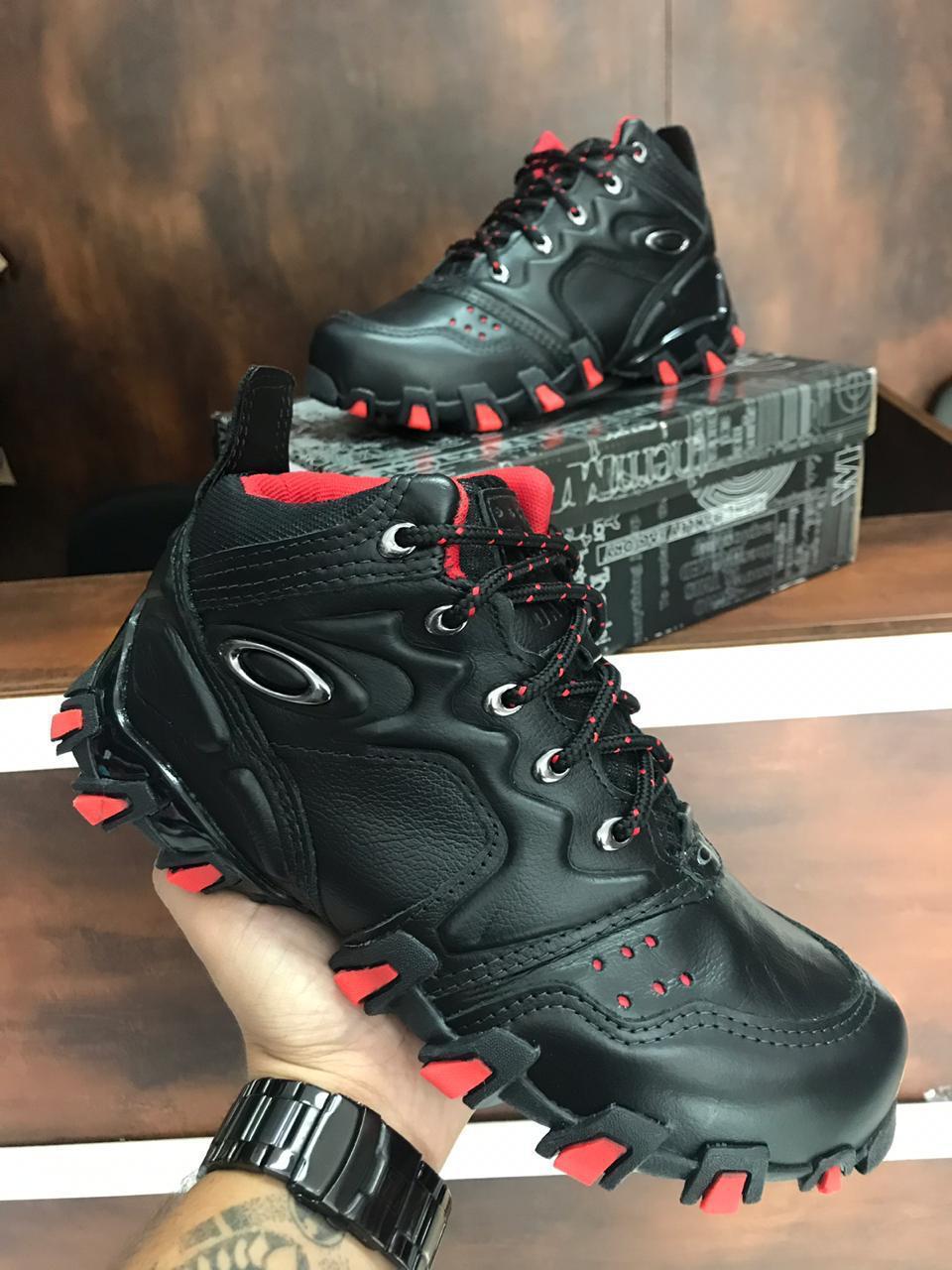 bota oakley vermelha