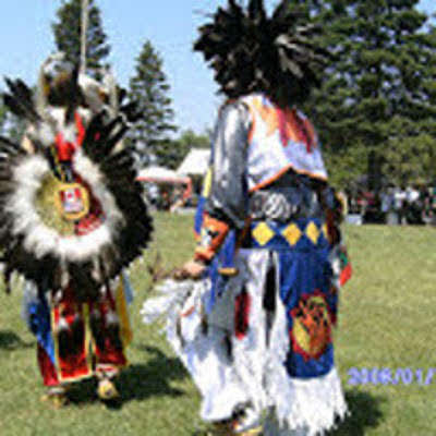 En luge ou en radeau? Les Amérindiens. Powow