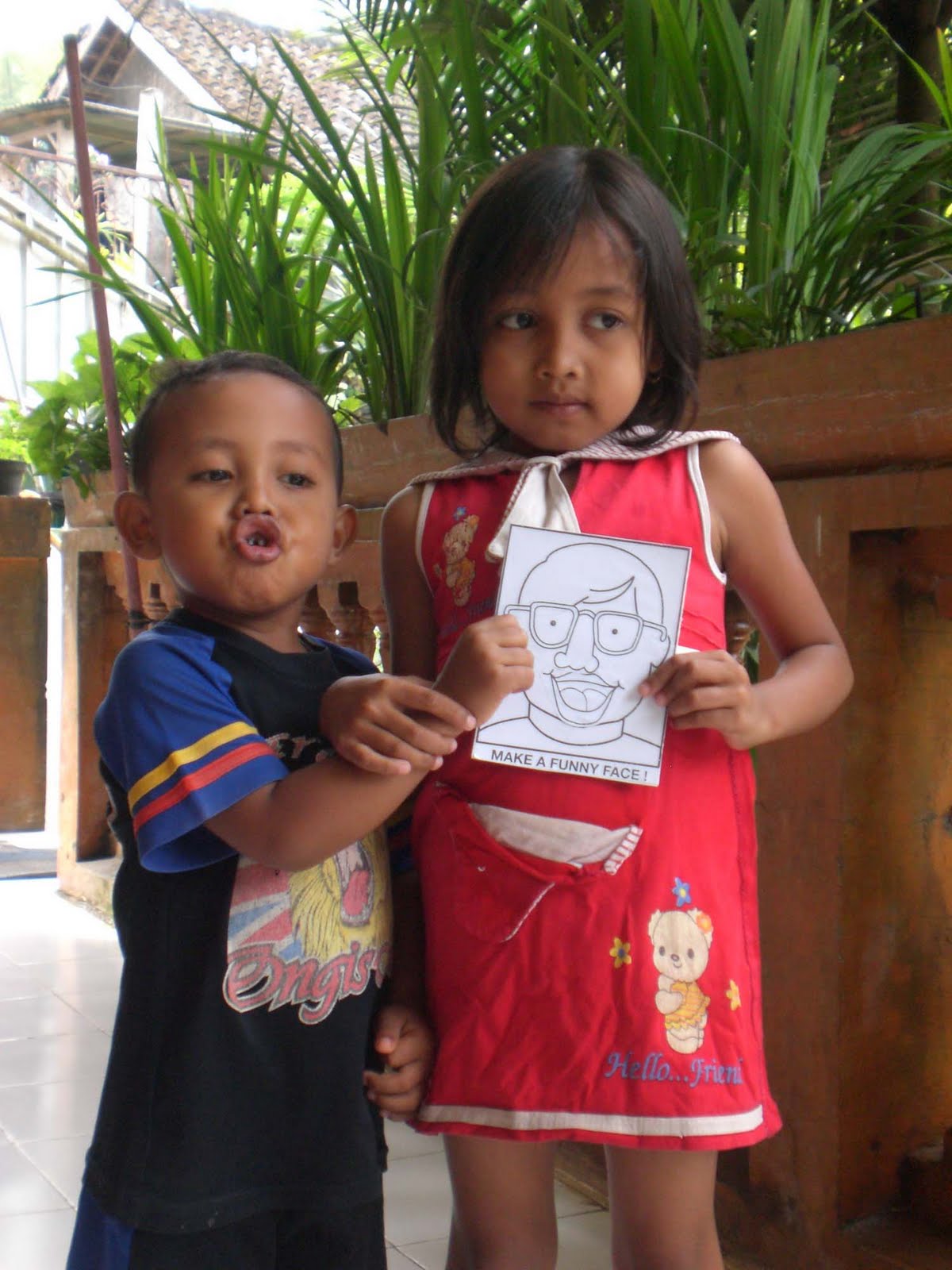 Membuat wajah lucu