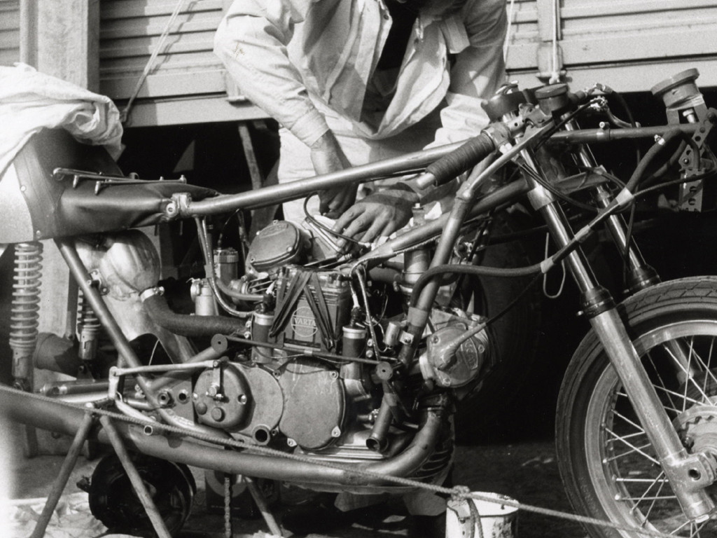 Clasp Garage Ducati 500 GP