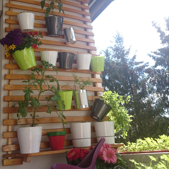 [DIY] Balkonien - Pflanzen auf Mini-Balkon mit Hilfe eines Lattenrostes