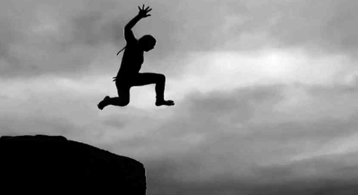 गिरफ्तारी से बचने चोर ने छत से छलांग लगा दी, घायल | GWALIOR NEWS