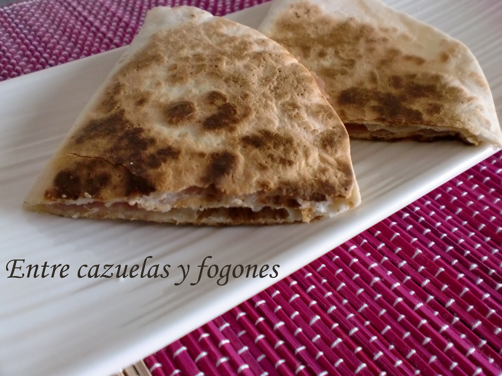 Entre cazuelas y fogones Tortillas mexicanas a la plancha con jamón y