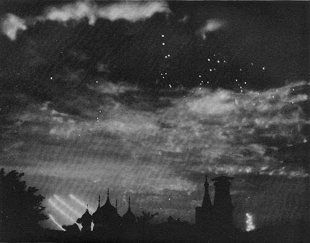 Blacked-out Moscow during the air raid of 26 July 1941 worldwartwo.filminspector.com