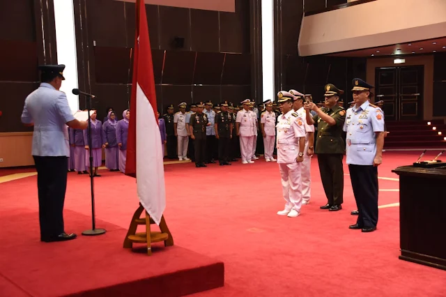 Panglima TNI Pimpin Sertijab Kapusbintal dan Dansatkomlek TNI