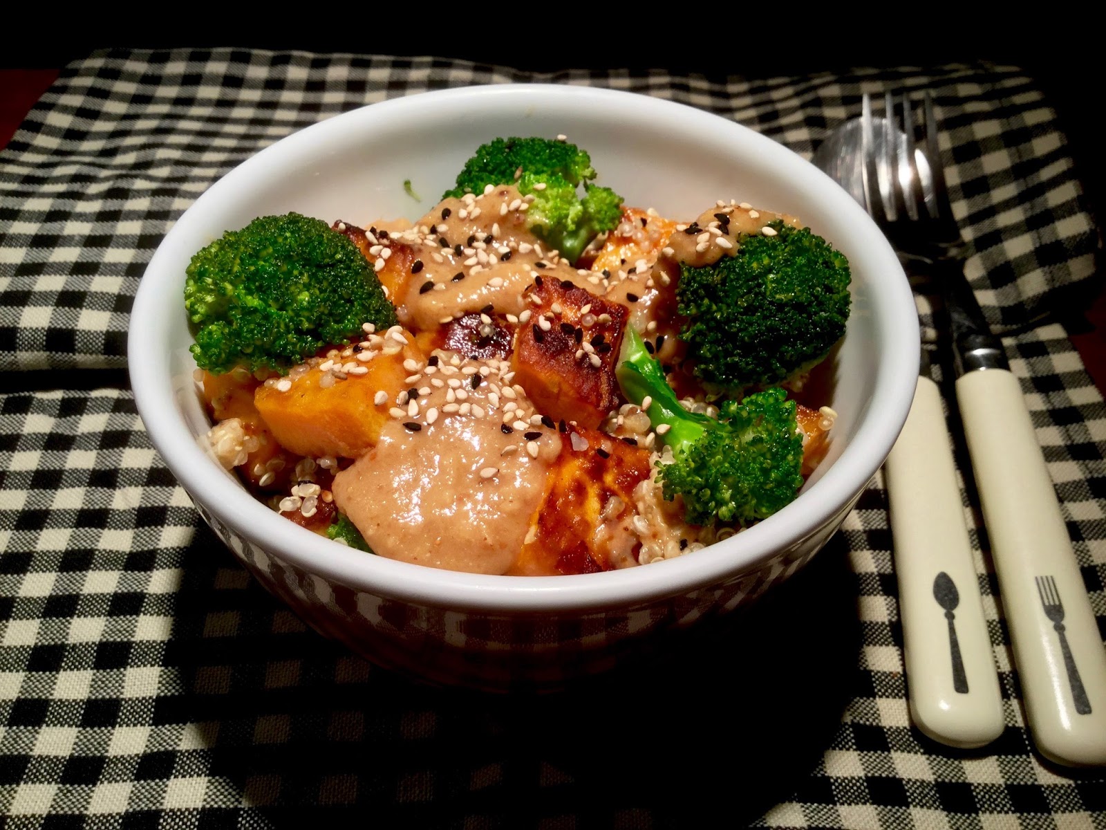 cukit! cucina & kitchen MisoBrokkoliSüßkartoffelBowl mit Quinoa