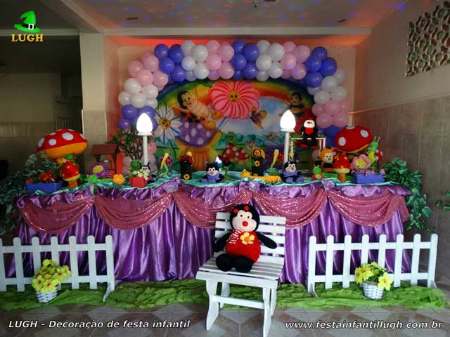 Mesa temática tradicional luxo de tecido - Decoração Jardim Encantado Mesa temática tradicional luxo de tecido - Decoração de aniversário Jardim Encantado para festa infantil feminina