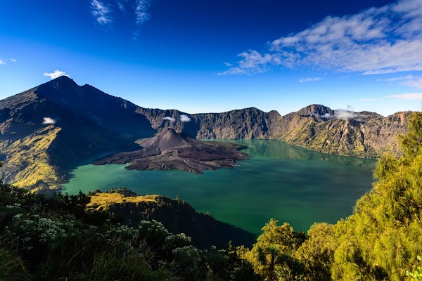 Mount Rinjani, Enchanting Exquisite Natural Beauty on the Roof of Lombok Mount Rinjani, Enchanting Exquisite Natural Beauty on the Roof of Lombok
