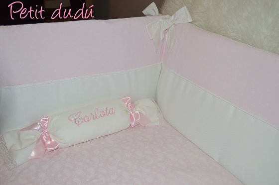 CONJUNTO DE CUNA Y RULO BORDADO PARA NIÑA CONJUNTO DE CUNA Y RULO BORDADO PARA NIÑA