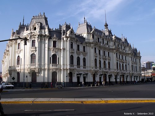 Edificio Rímac (Palacio Francés) en el Paseo de la República en Lima ...