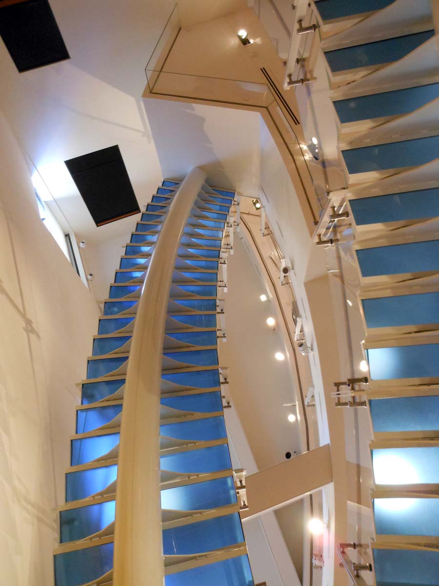 Quotidian New York (1) Staircase nonsequitors, (2) a trip to Staten