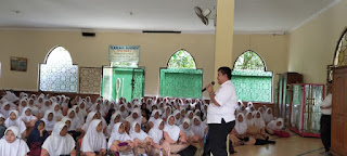 Sosialisasi Bahaya dan Efek Dari Penyalahgunaan Narkoba Kepada Siswa Siswi SMP Negeri 4 Cirebon Sosialisasi Bahaya dan Efek Dari Penyalahgunaan Narkoba Kepada Siswa Siswi SMP Negeri 4 Cirebon