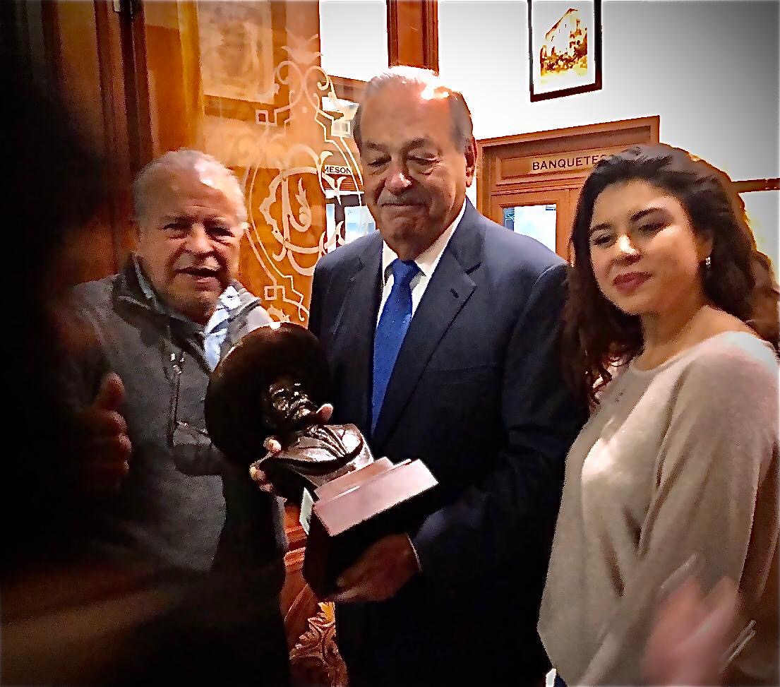 El autor del mural monumental de JM Romo Exhibe en el Casino Español