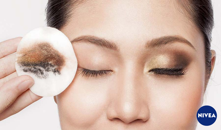 Yakin Masih Malas Membersihkan Make Up?