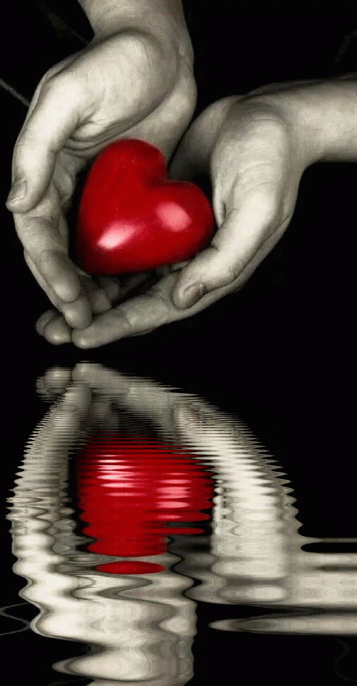 Сердце ее сильно билось. Сердце в руках. Сердце бьется. Разбитое сердце от любви. Сердце анимация.