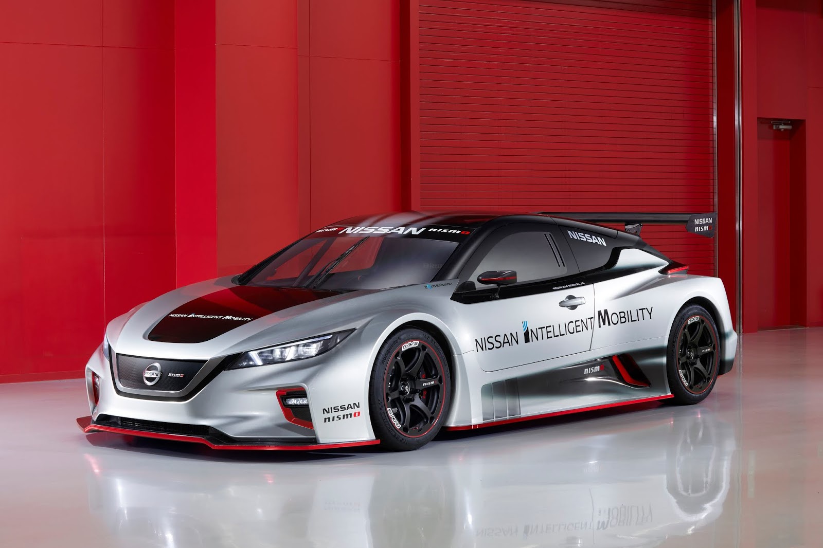 Nissan Clube: Nissan apresenta seu mais novo carro de corrida