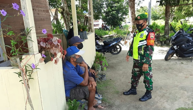 Lakukan Komsos, Babinsa Saprizal Himabau Masyarakat Desa Cemaga Utara Terapkan Prokes Lakukan Komsos, Babinsa Saprizal Himabau Masyarakat Desa Cemaga Utara Terapkan Prokes