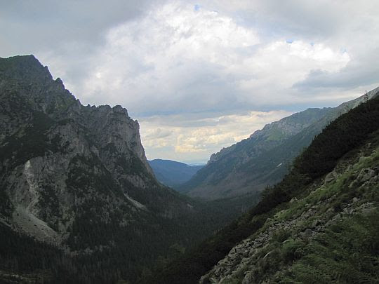 Dolina Białej Wody (słow. Bielovodská dolina, niem. Poduplaskital, węg. Poduplaszki-völgy). Dolina Białej Wody (słow. Bielovodská dolina, niem. Poduplaskital, węg. Poduplaszki-völgy).