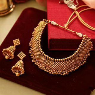 Imitation necklace jewellery