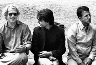 El director Barry Levinson con Tom Cruise y Dustin Hoffman en el set de rodaje de Rain Man