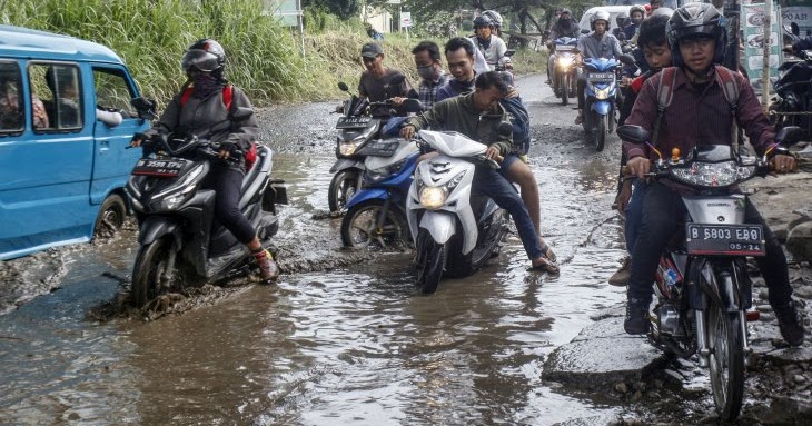 Buruknya kondisi jalan raya di Cibinong Bogor | Bogor Channel