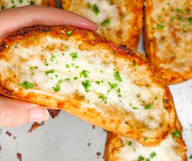 Yummy Cheesy Garlic Bread Recipe
