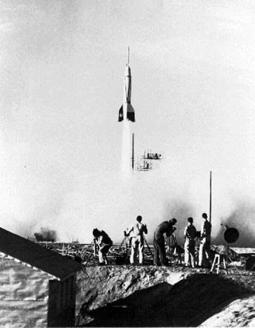 Пуск баллистической ракеты Bumper 7 на Испытательном полигоне большой дальности мыса Канаверал; 29 июля 1950 года. United States Air Force en.wikipedia.org
