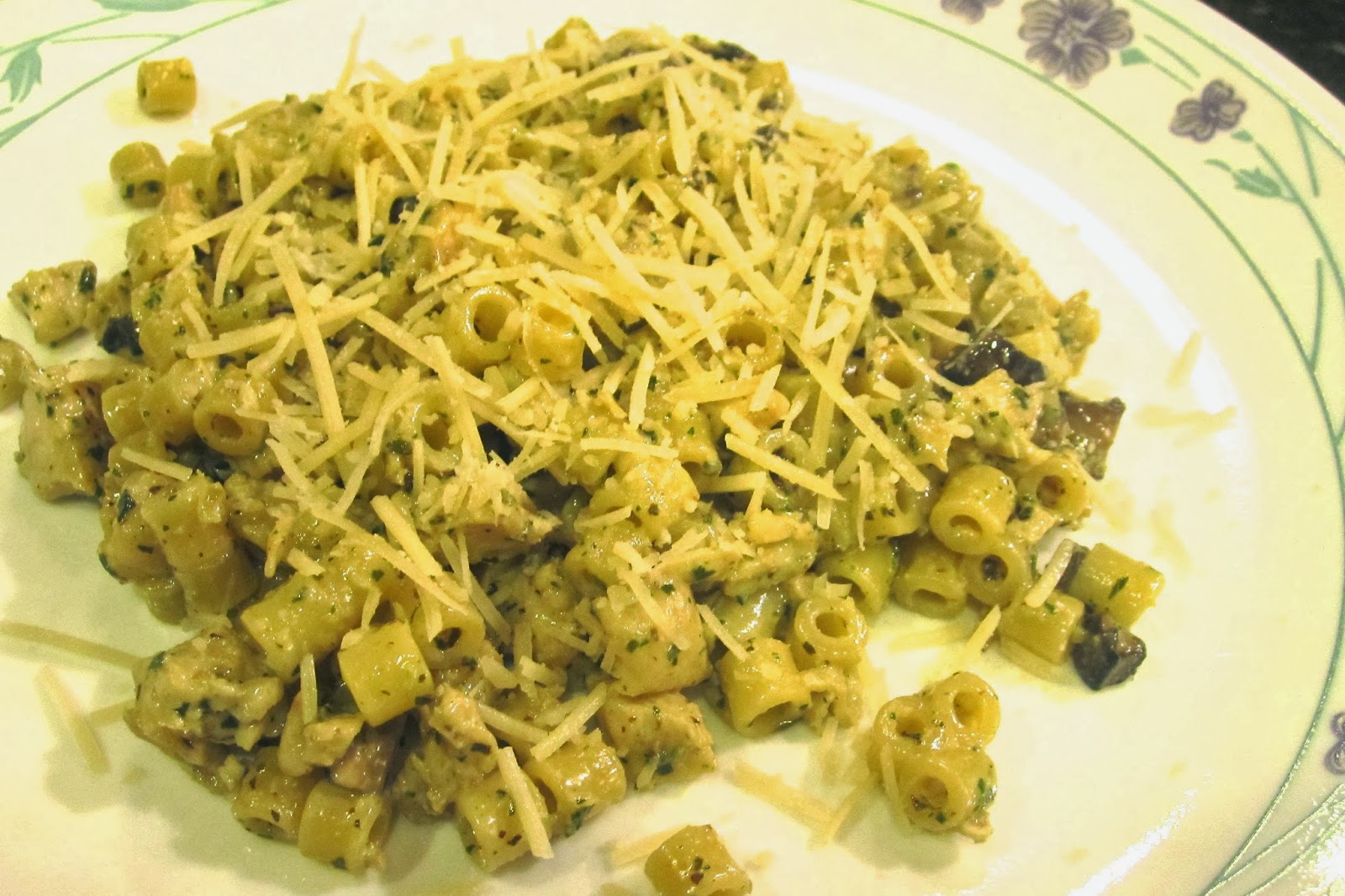a piece of cake . . . Pesto Ditalini with Chicken and Portobello Mushrooms