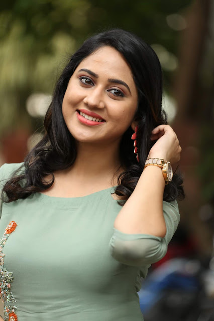 Mia George Down To Earth Look - South Indian Actress - Photos and ...