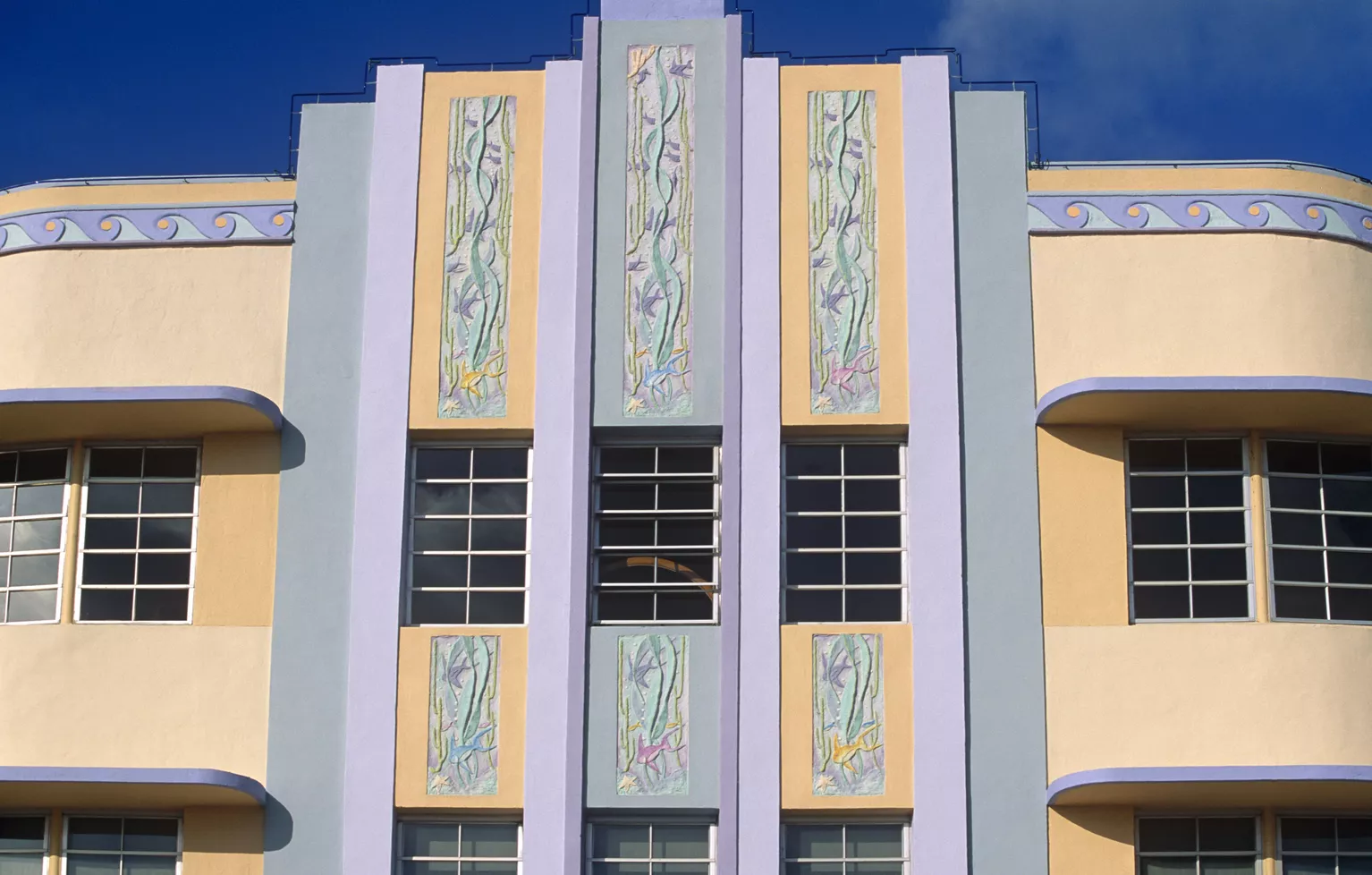 Mengenal Sejarah Arsitektur Art Deco Dan Contoh Bangunannya Wirakuu