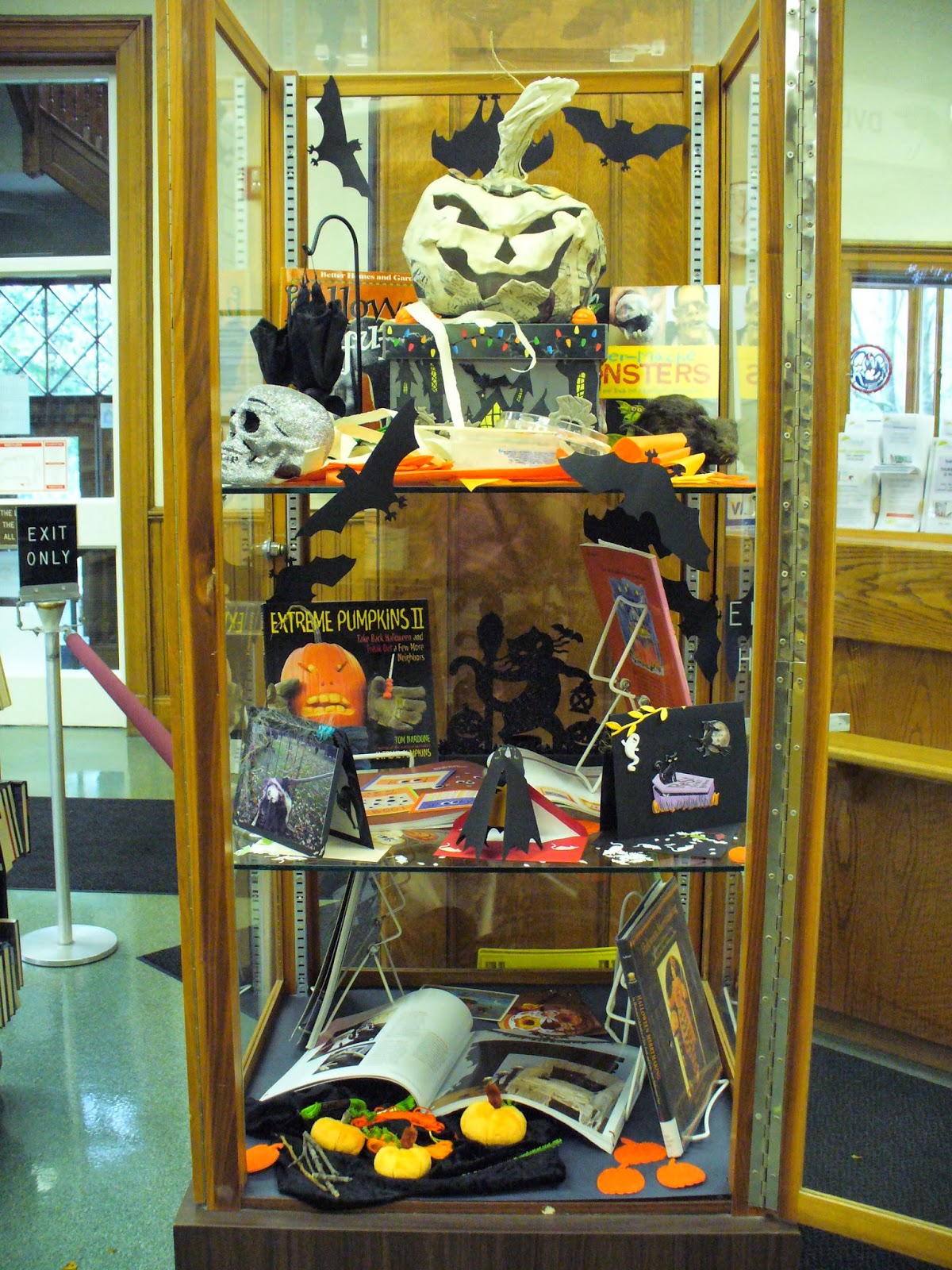 Library Displays Get ready for Halloween