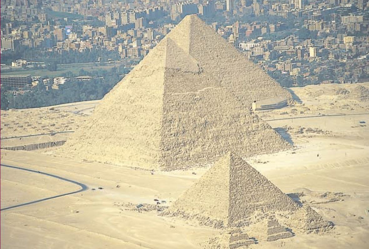 Куча пирамид. Пирамида Хеопса древний Египет. Пирамида Хуфу древний Египет. Пирамида Хеопса (Хуфу). Пирамида Хеопса 8 граней.