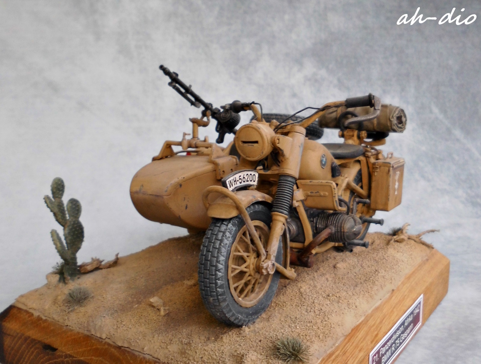 REVELL BMW MILITÄR R75 Motorrad mit Seitenwagen Modellbausatz 2WK