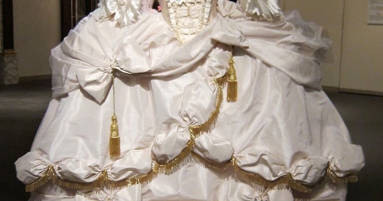 Abiti Appartenuti Maria Antonietta Abiti Originali Le Hameau de la Reine: La vie de Marie Antoinette