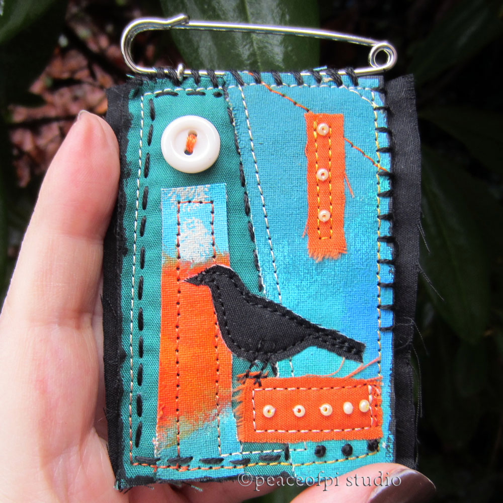 peaceofpi studio: Sewing Kilt Pin Fabric Brooches with Crows