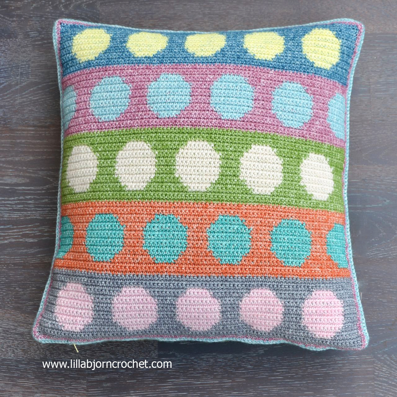 Tapestry Pillow with Circles new crochet design LillaBjörn's Crochet