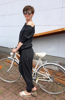 wakacyjny styl, kombinezon, jak nosić kombinezon, Novamoda streetstyle, nerka, stylizacja na rower