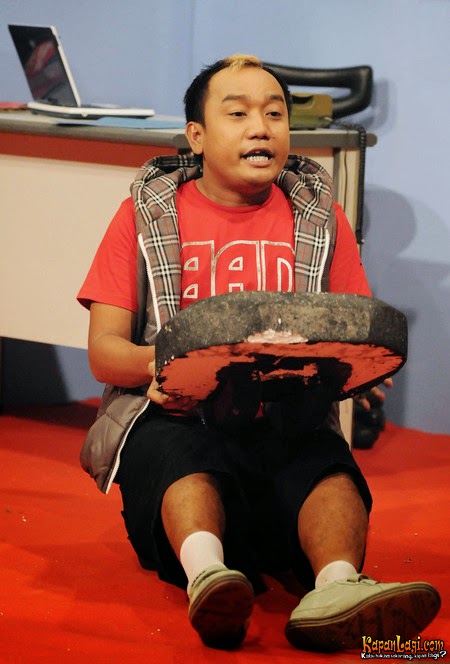 FOTO TERBARU AZIS GAGAP - PART 2 - Kumpulan Foto Dan Profile Artis