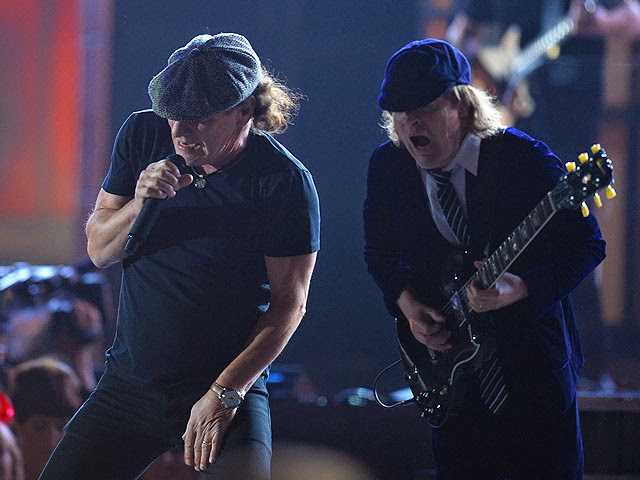 Nieto Ni Lo Otro, De Todo Un Poco: AC/DC debuta en la ceremonia de los ...